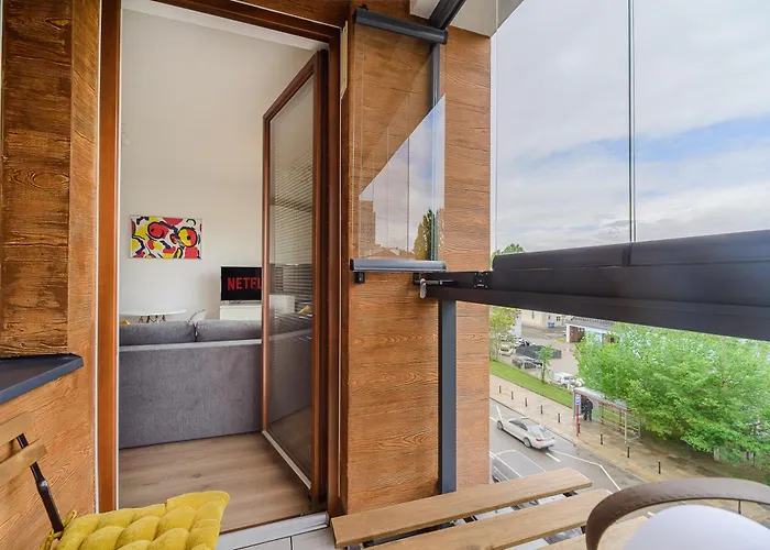 Cozy Family With Balcony Near Zlote Tarasy